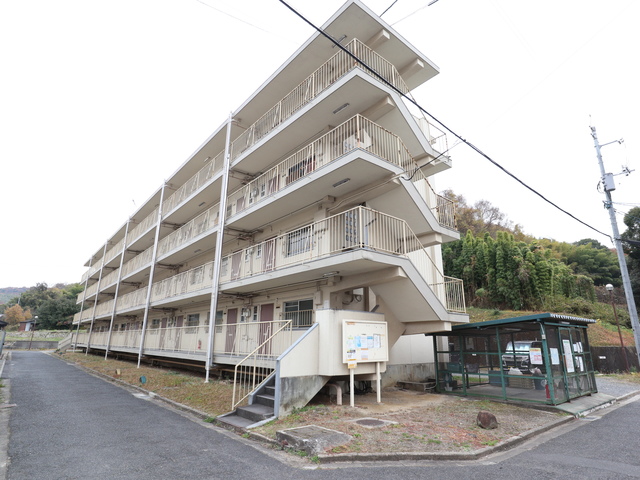 【倉敷市福田町浦田のマンションの建物外観】