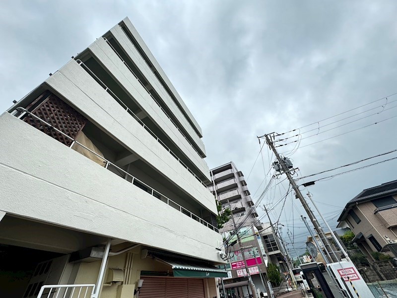 【神戸市北区北五葉のマンションの建物外観】