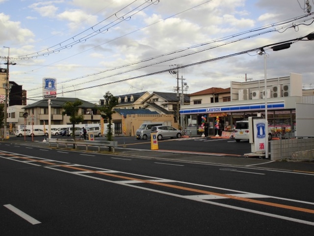 【岸和田市上野町西のアパートのコンビニ】