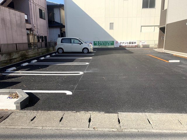 【ステラート住居の駐車場】