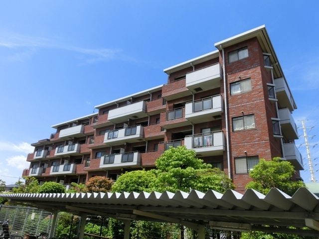 世田谷区成城のマンションの建物外観