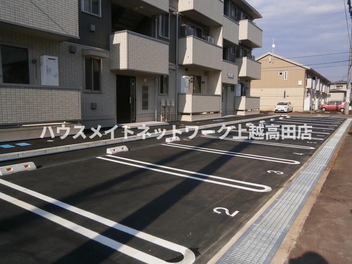駐車場　駐車場