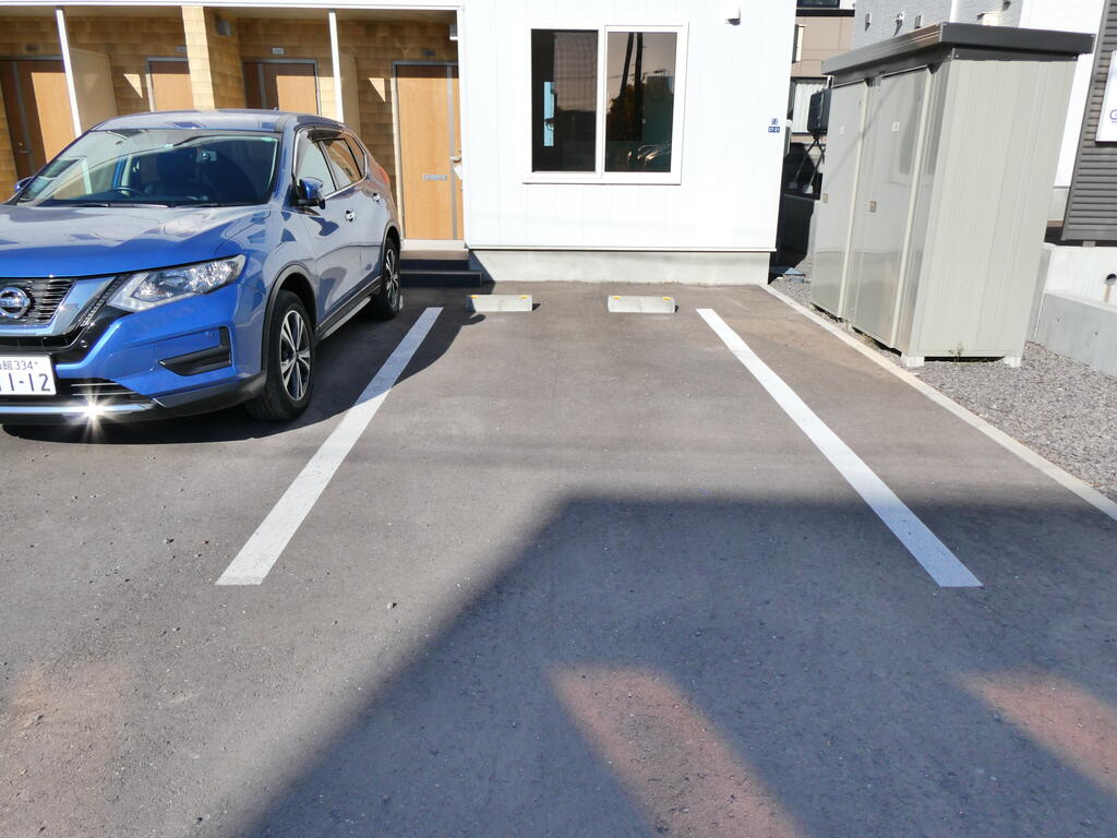 駐車場　駐車１台無料