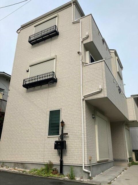 本牧間門戸建の建物外観