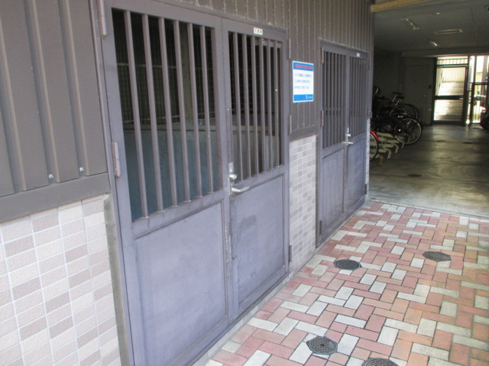 地下鉄七隈線 渡辺通駅 徒歩5分 11階建 築24年の外観写真