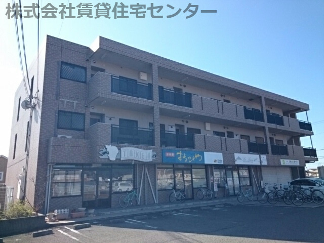 岩出市岡田のマンションの建物外観