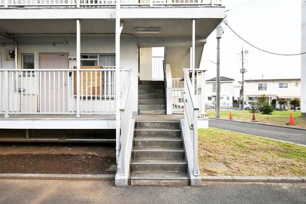 【八千代市勝田台のマンションのエントランス】