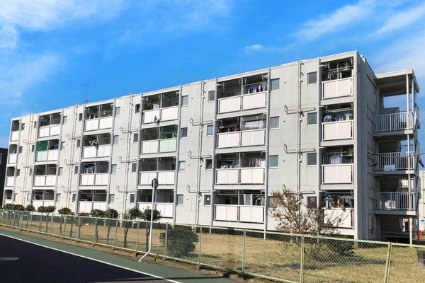 【八千代市勝田台のマンションの建物外観】