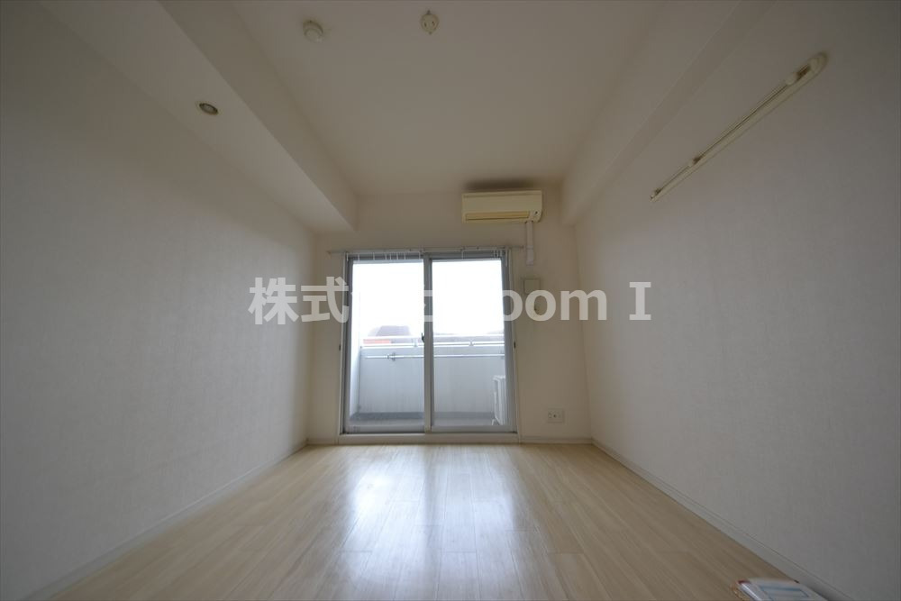 居室・リビング　こちらのリビングで趣味の時間をお楽しみください