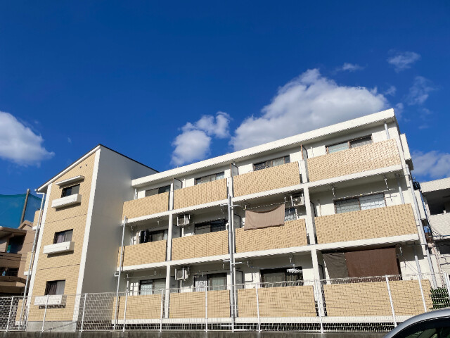 福岡市東区唐原のマンションの建物外観