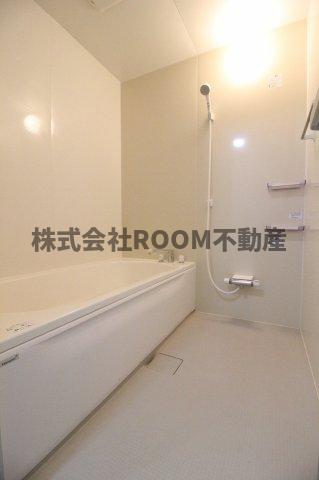 バス・シャワールーム　落ち着いた空間のお風呂です