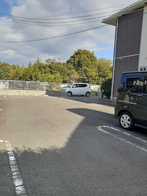 【貝塚市橋本のアパートの駐車場】