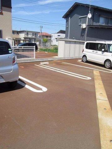 【長岡市長倉のアパートの駐車場】