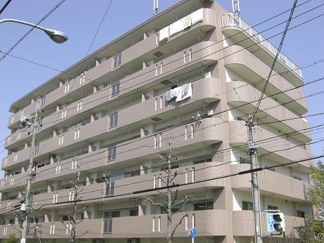 名古屋市天白区鴻の巣のマンションの建物外観