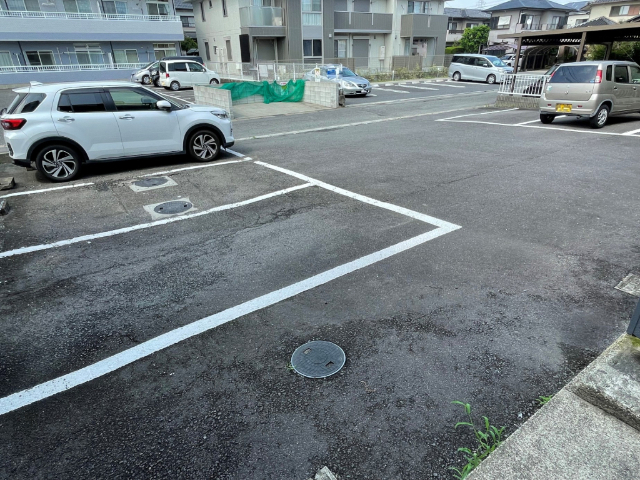 【ＹＯＫＯＩ　ＨＯＵＳＥ　Iの駐車場】