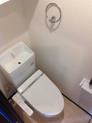 トイレ　同タイプ物件の写真です。温水洗浄便座