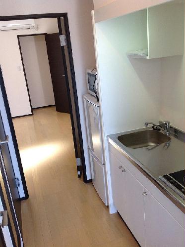 キッチン　同タイプ物件の写真です。玄関から居室方向