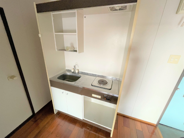 キッチン　写真は同タイプ・別号室です。