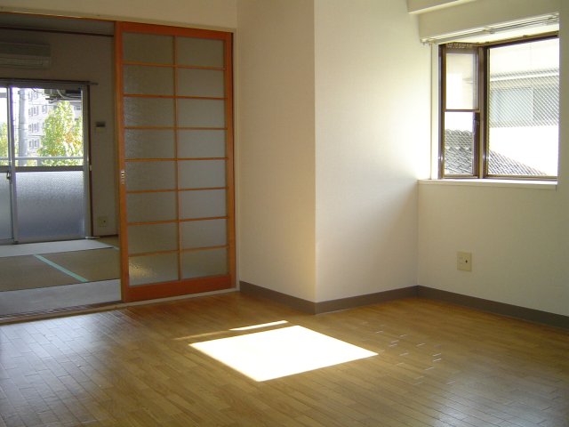 居室・リビング　写真は別部屋のものです。