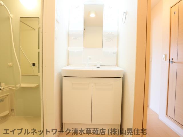 洗面設備　朝の身支度には欠かせない独立洗面化粧台