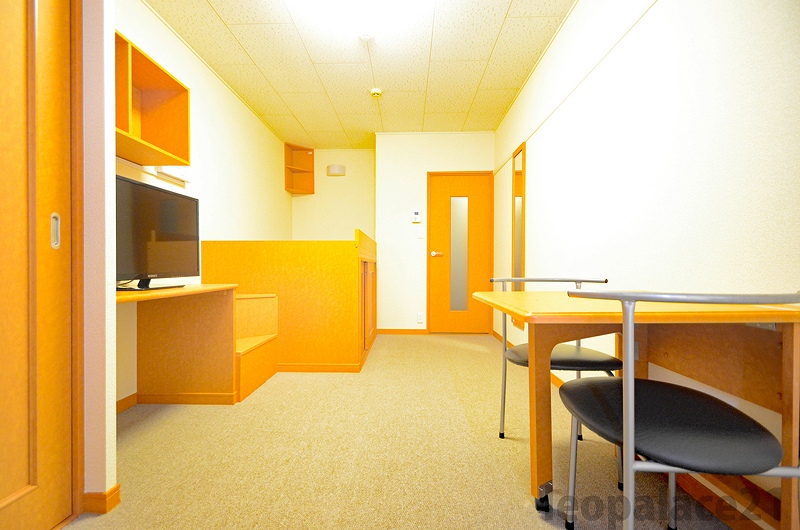 居室・リビング　家電・家具付きのお部屋です。