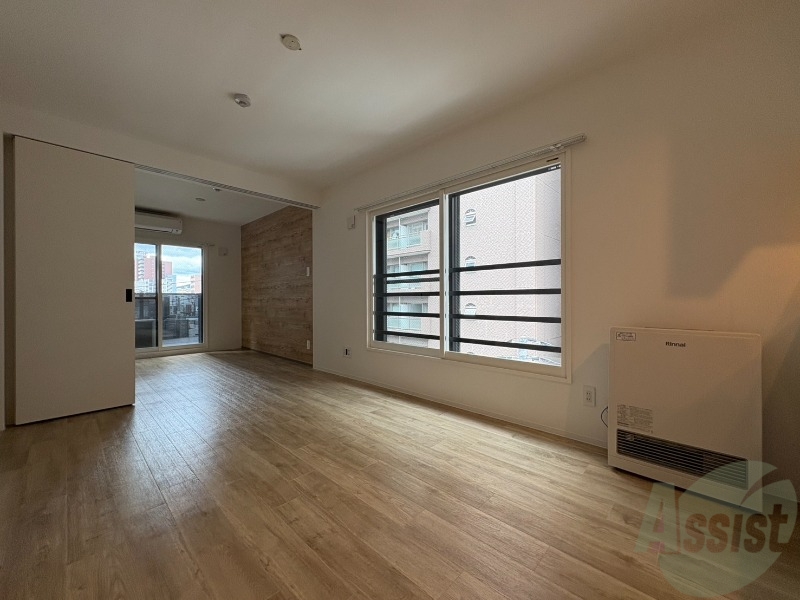 居室・リビング　広々としたリビングですね。使い勝手がよさそうですね！