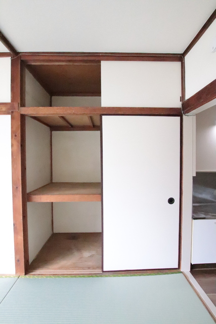収納　和室には押し入れがございます