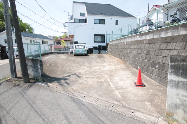 駐車場　駐車場まで公道を通ります※要空確認