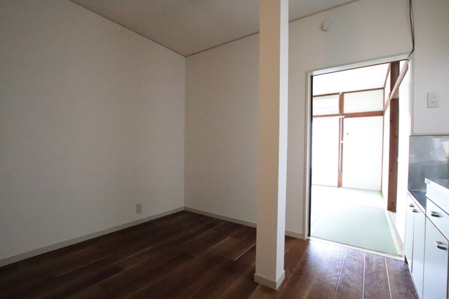 居室・リビング　ダイニングキッチンの様子です