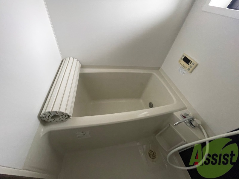 バス・シャワールーム　バスルームはゆったり浸かれる広さがあります。