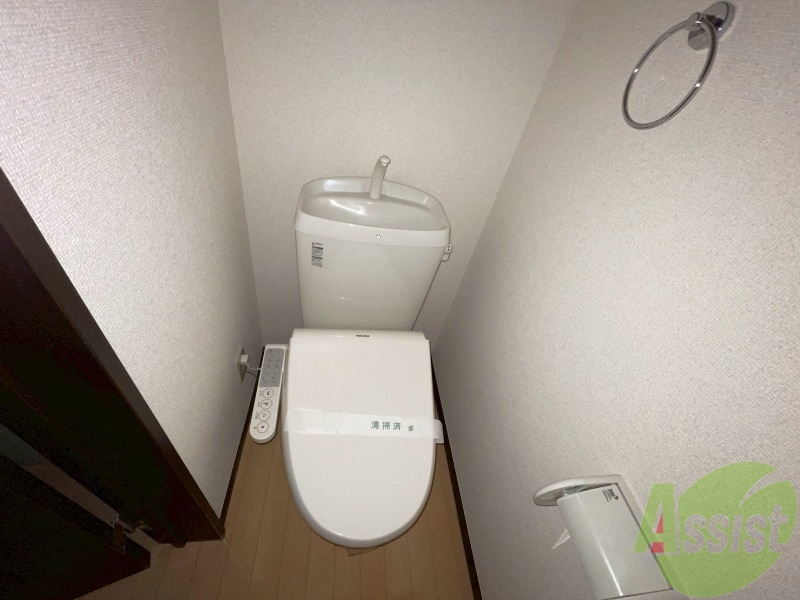 トイレ　温水洗浄便座は使い勝手も良く嬉しいですね。