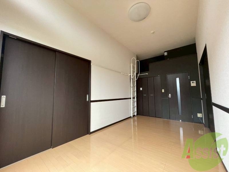 その他部屋・スペース　リビングはベッドを置いても余裕がありそうです。