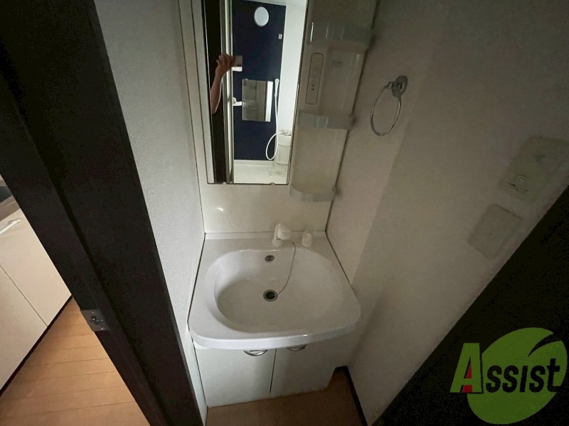 洗面設備　独立洗面化粧台。毎朝の身支度はこちらで。