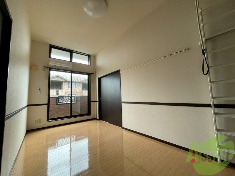 居室・リビング　８帖の広々としたリビング。陽当たりも良好です。