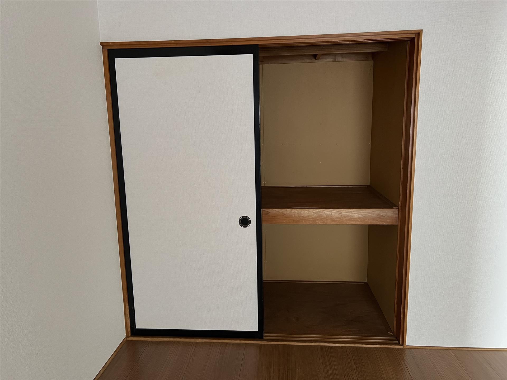 収納　押入