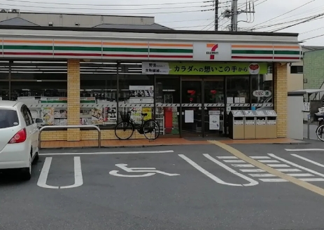 コンビニ　セブンイレブン川口青木中学校前店（コンビニ）まで244m