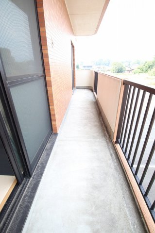 バルコニー　陽当たり良好なバルコニーです