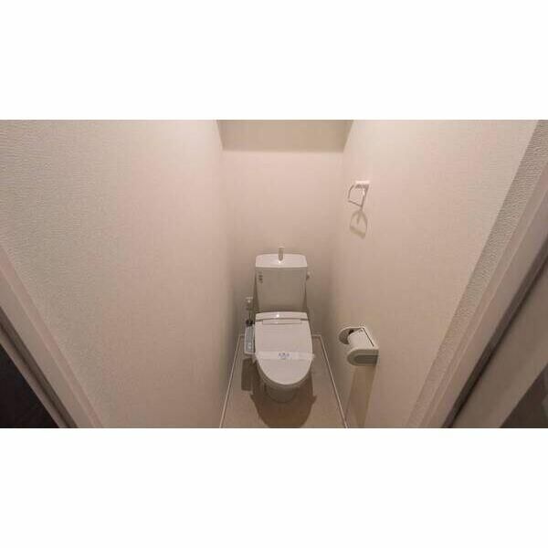 トイレ　＊写真は同タイプ住戸です。
