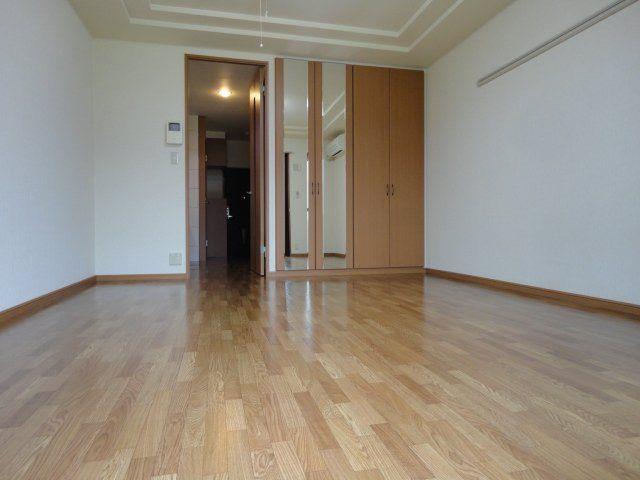 居室・リビング　洋室(姿鏡付きＣＬ)