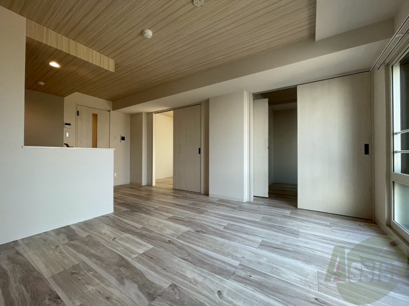 居室・リビング　広々としたリビングですね。使い勝手がよさそうですね！