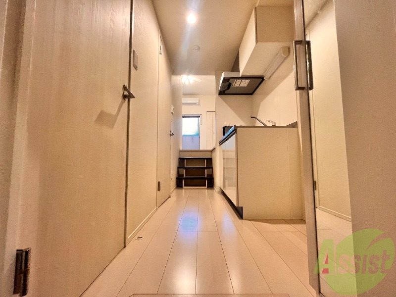 玄関　玄関から撮影しました。お部屋の明るさが伝わりますか。