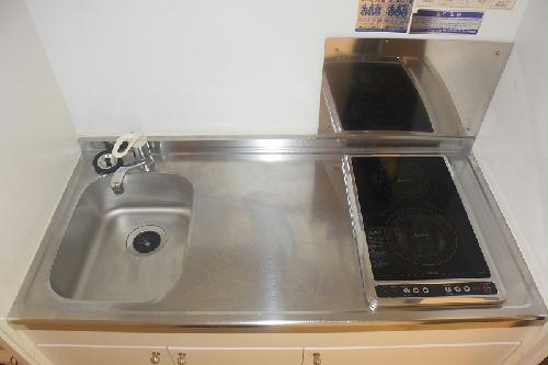 キッチン　ラジエントヒーターで安心です!!