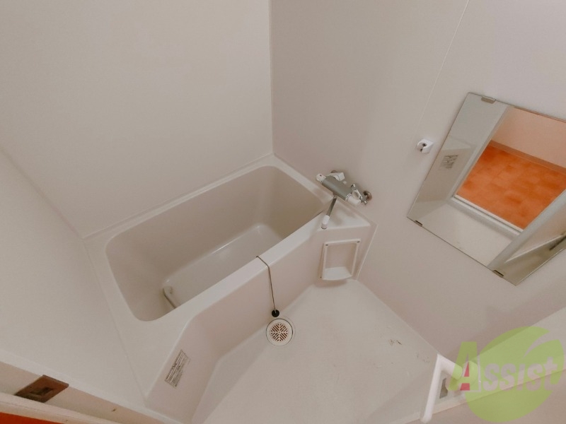 バス・シャワールーム　お風呂になります。一日の疲れを癒してくださいね。