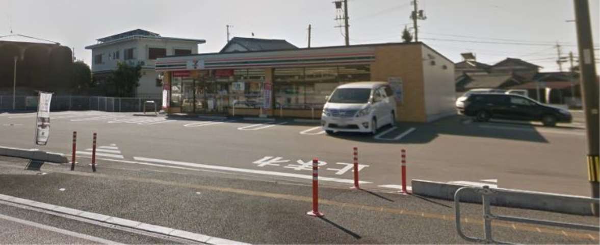 コンビニ　セブンイレブン（コンビニ）まで581m