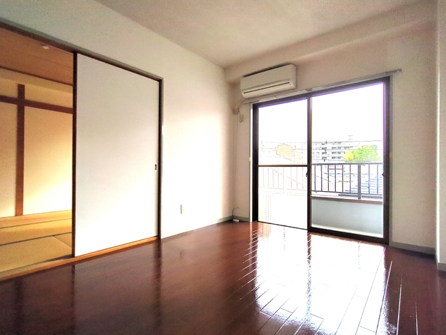 居室・リビング　南西向きのリビング♪