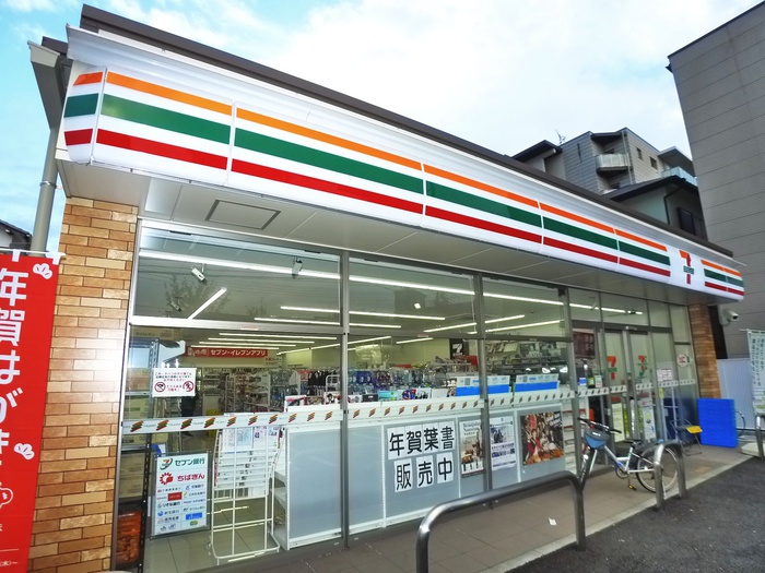 コンビニ　セブンイレブン（コンビニ）まで330m
