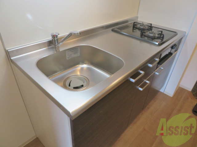 キッチン　システムキッチン。グリル付きでお魚も焼けますね。