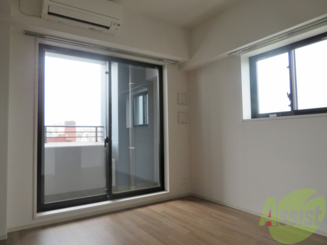 その他部屋・スペース　別の角度から洋室を撮影しました。落ち着きのある空間です。