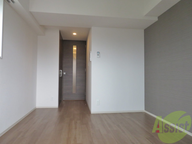 居室・リビング　７帖の洋室です。広々として、きれいですね。