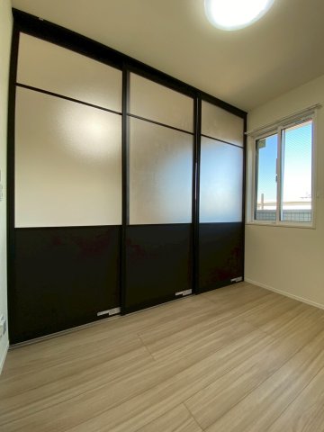 居室・リビング　個人の部屋や寝室として使える洋室です